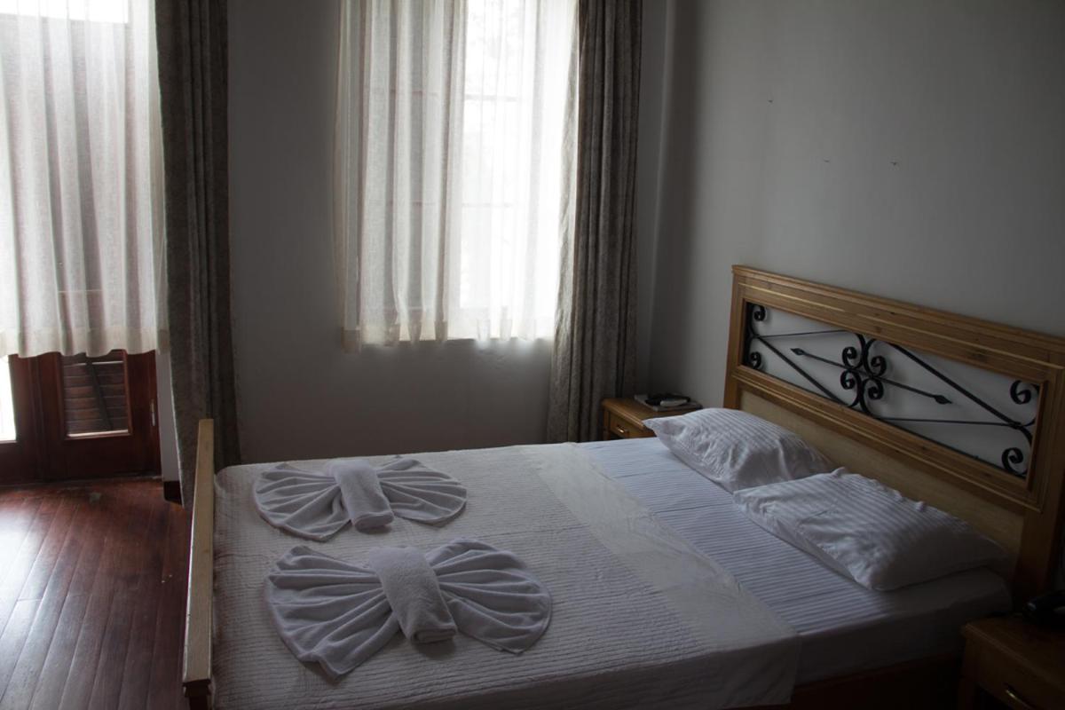 Aliye Hanim Hotel Аявали Екстериор снимка