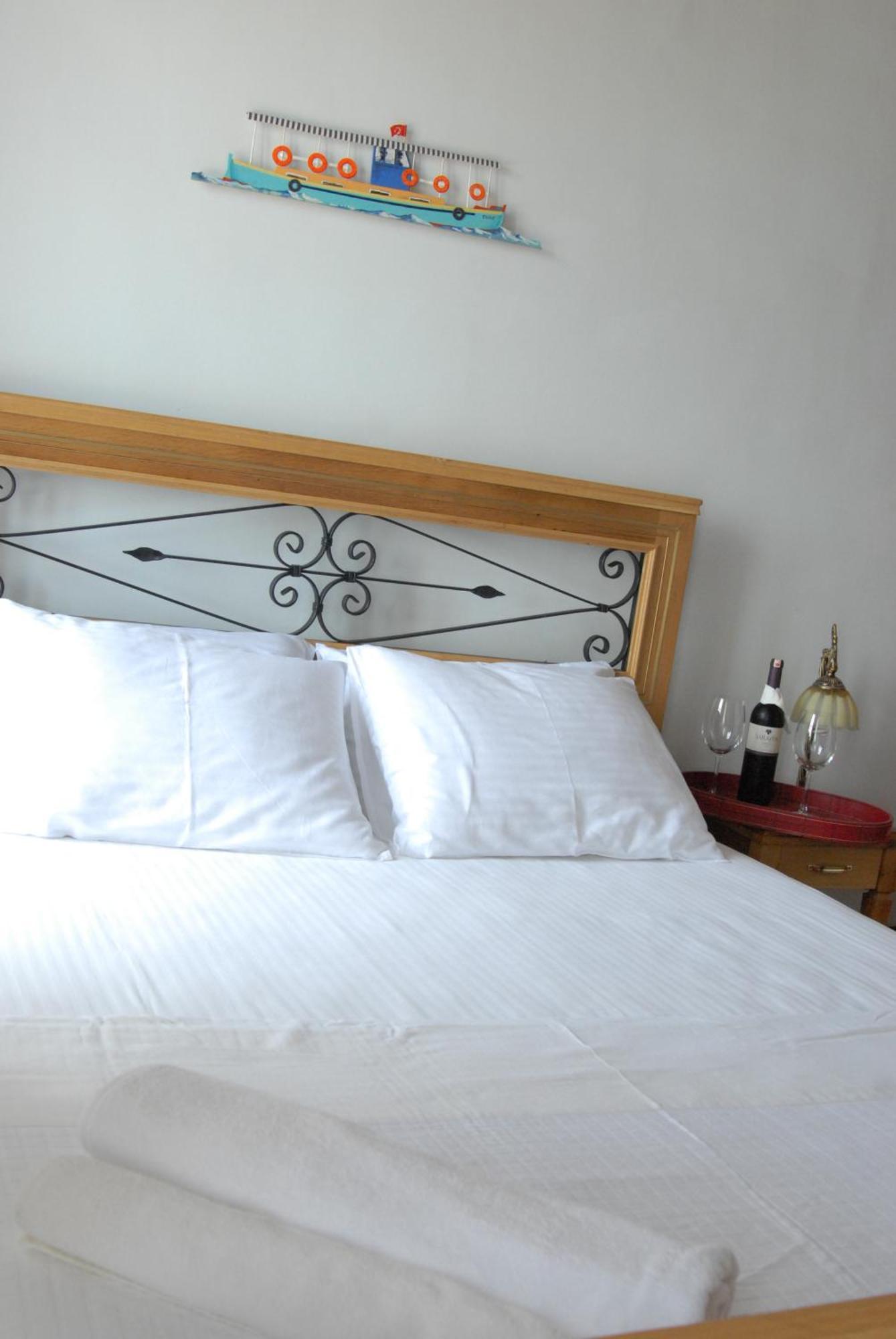Aliye Hanim Hotel Аявали Екстериор снимка