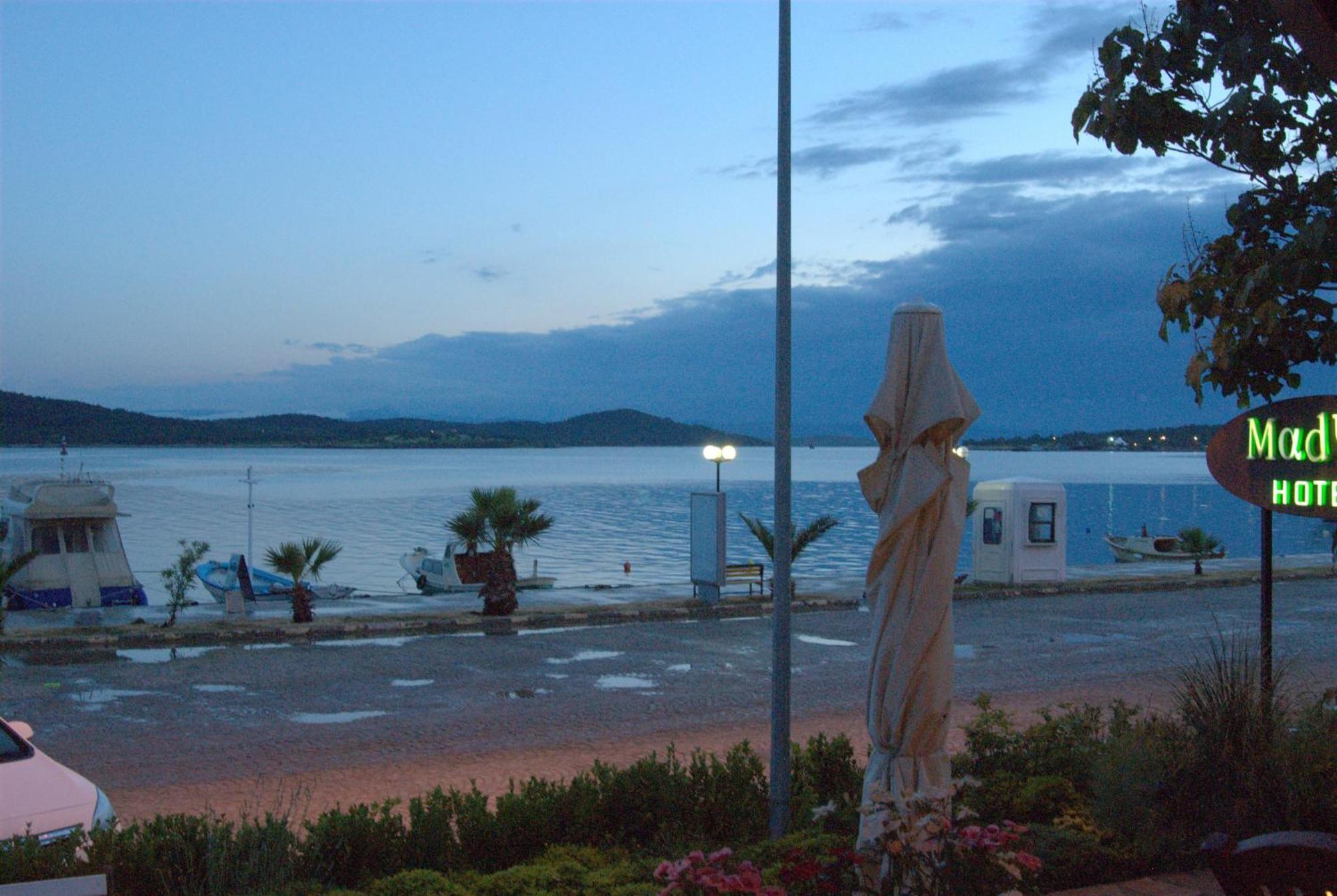 Aliye Hanim Hotel Аявали Екстериор снимка