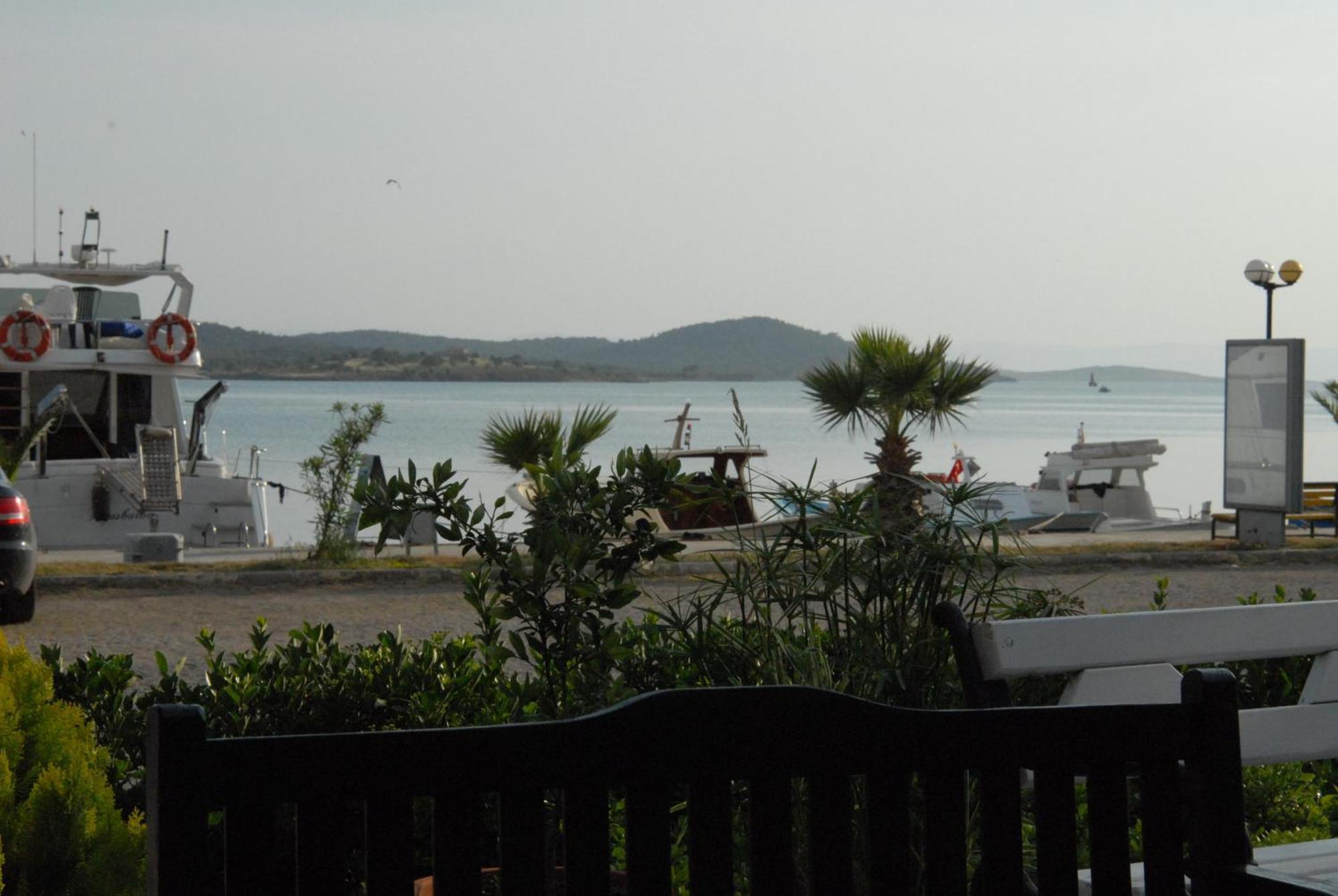 Aliye Hanim Hotel Аявали Екстериор снимка