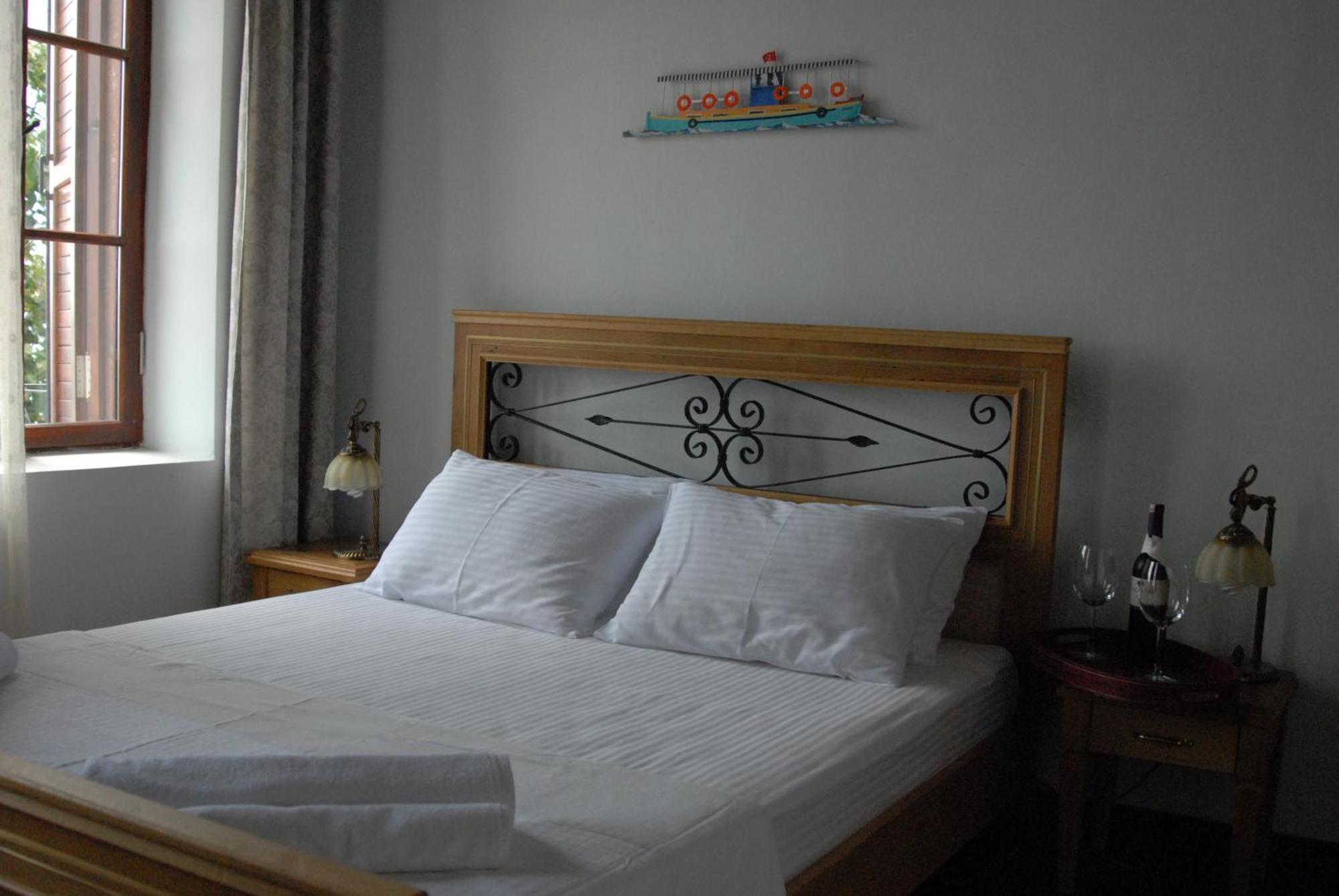 Aliye Hanim Hotel Аявали Екстериор снимка
