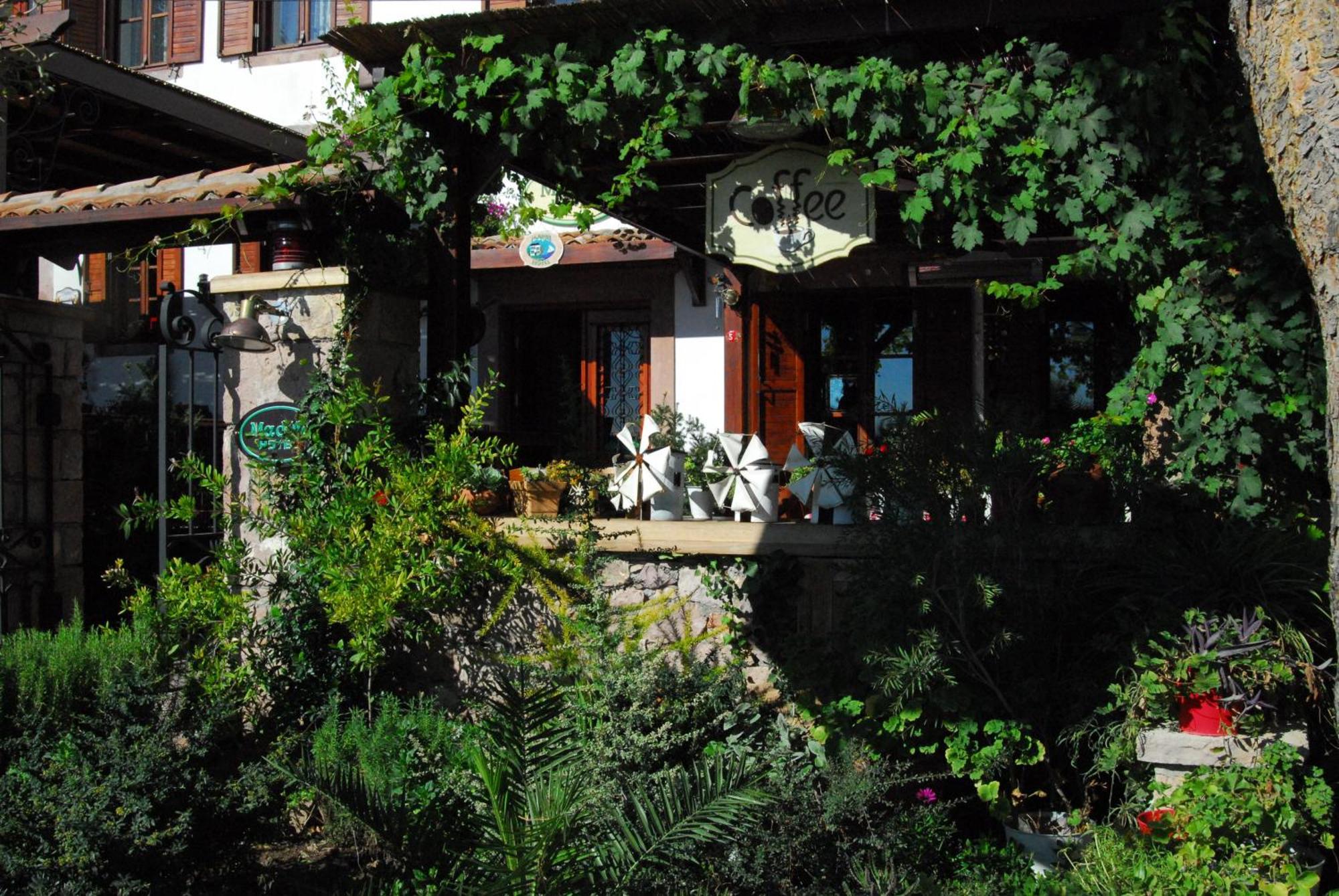 Aliye Hanim Hotel Аявали Екстериор снимка